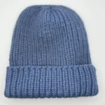 Ciemno niebieska czapka od tyłu